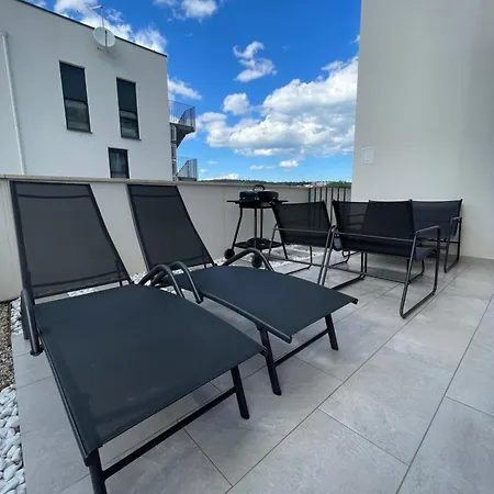 Apartman 24 C *