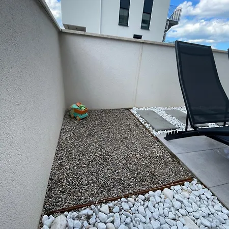 Apartman 24 C *