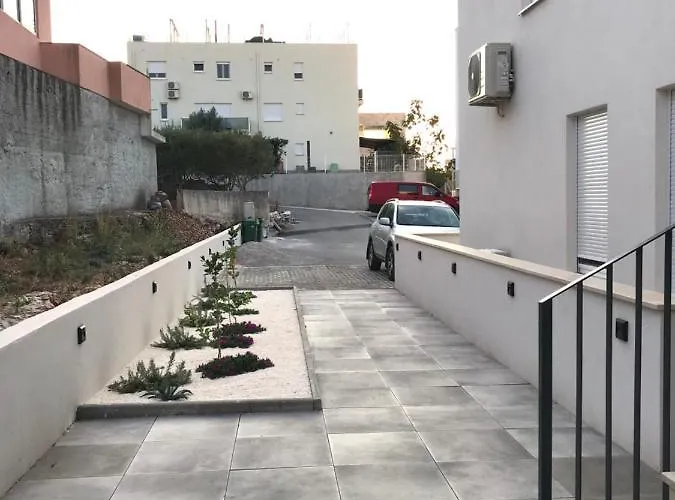 24 C Διαμέρισμα *
